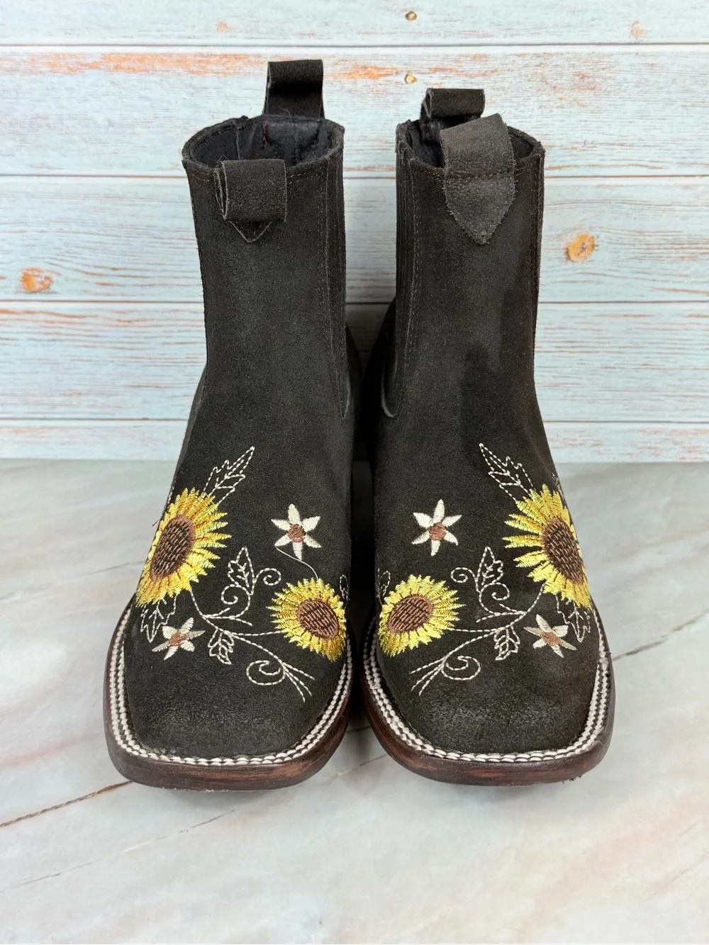 Joe Exclusive Original Western Boho Boots Low Brown Suede Embroidered Sunflowers